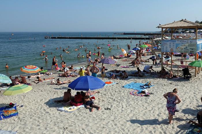 Власти Одесской области официально открыли морские пляжи