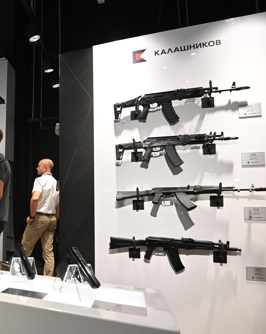 На одном из форумов показали новый образец автомата Калашникова