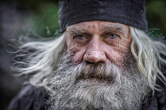 "У каждого своя судьба, свой путь к Богу": фотограф открыл выставку, пообщавшись с монахами