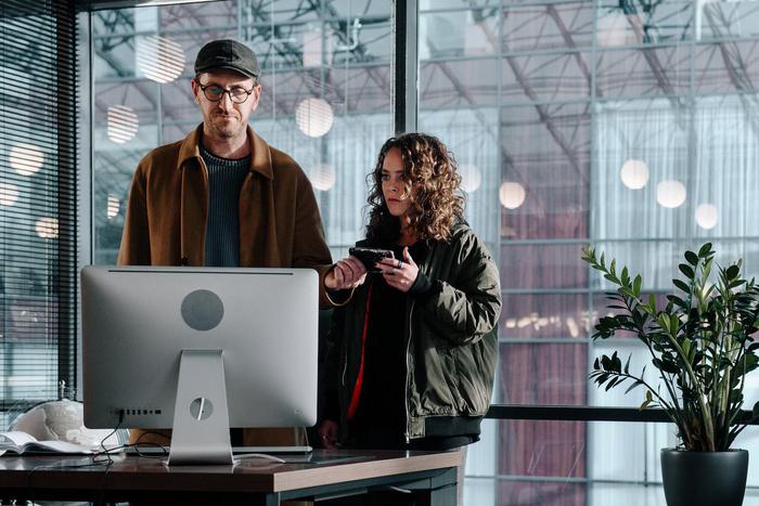 Из Аглаи Тарасовой захотели сделать талисман. В Сети выходит криминально-комедийный сериал “Диагноз "Везучая”