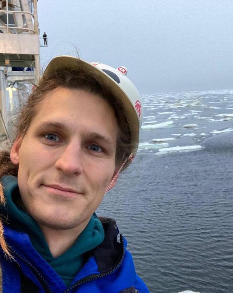 В экспедиции океанолог Александр Осадчиев привык жить  на полную катушку