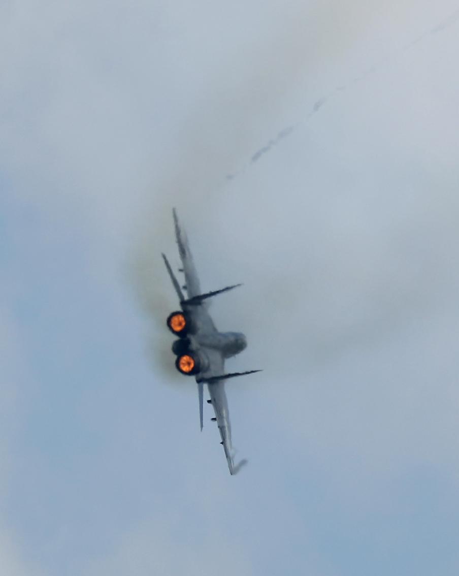 На авиашоу в американском штате Мичиган разбился истребитель Миг-23