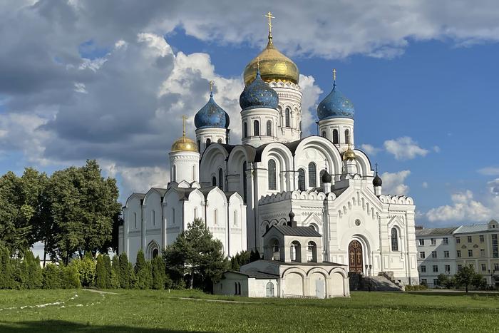 Православные по всему миру справили праздник происхождения (изнесения) честных древ Животворящего Креста Господня