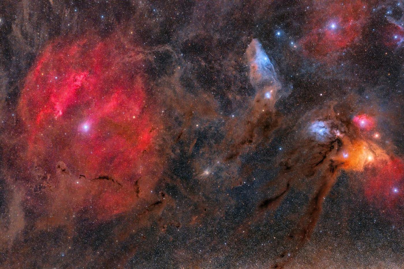 1-е место в номинации "Объекты дальнего космоса". Туманности Дзета и Ро созвездия Змееносец и скопление космической пыли.