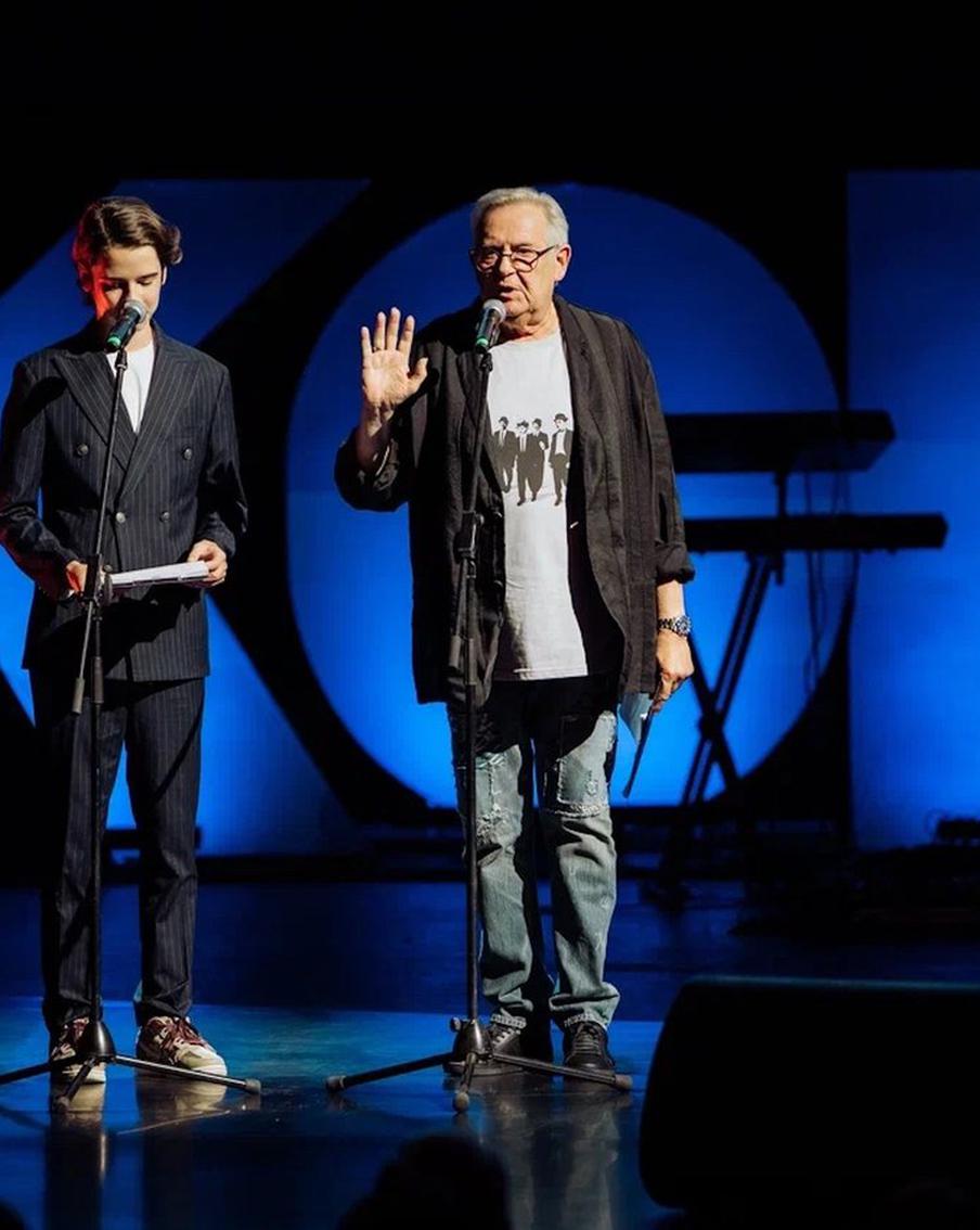 Фестиваль "Короче": дуэт вампиров, шутки от Стоянова, сюрприз от Преснякова