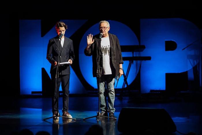 Фестиваль "Короче": дуэт вампиров, шутки от Стоянова, сюрприз от Преснякова