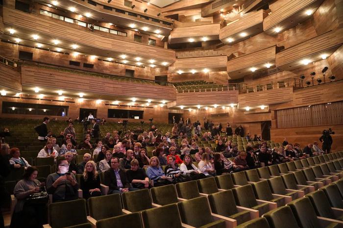 Столичные театры начали делиться планами на новый театральный сезон