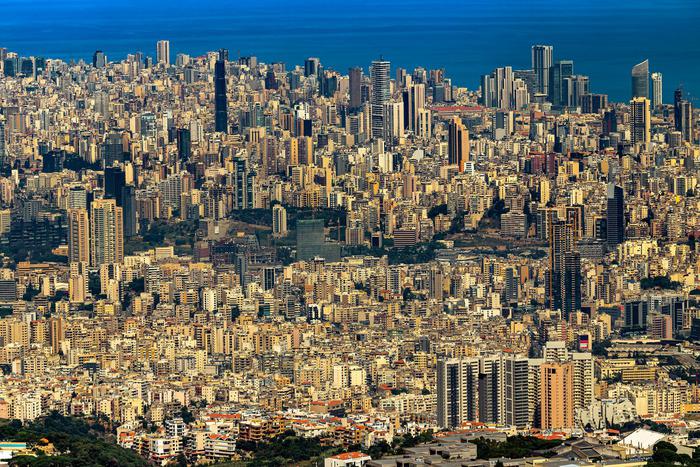 Весь Ливан остался без света после отключения ТЭС из-за долгов