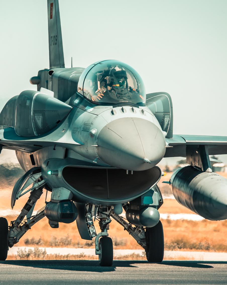 В США рассказали об условии передачи F-16 Украине