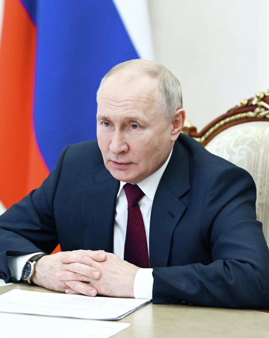 Путин: укрепление судебной системы является базой для развития России