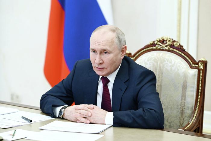 Путин: укрепление судебной системы является базой для развития России