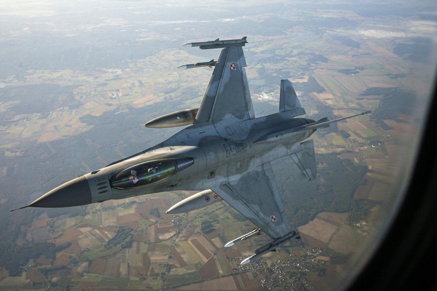 Американцы разрешат Дании и Нидерландам передать Украине истребители F-16