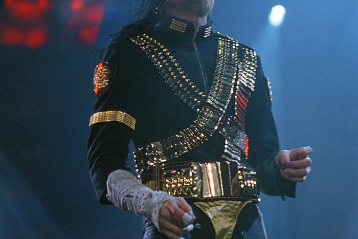 Судебные иски против Майкла Джексона снова решили возобновить