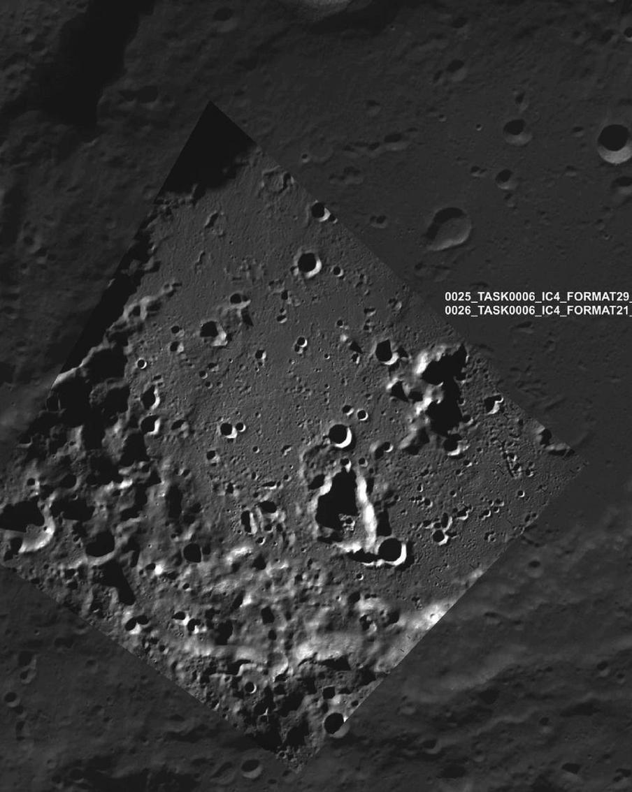 "Луна-25" поделилась снимками лунной поверхности. На одном из них – огромный кратер.