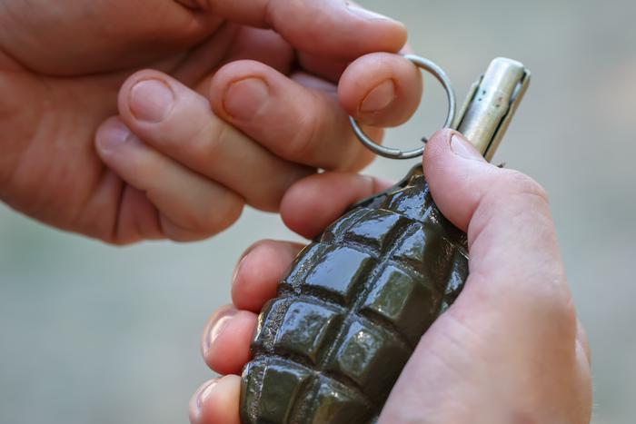 Пассажир рейса из Владивостока попытался пронести гранату на борт самолёта