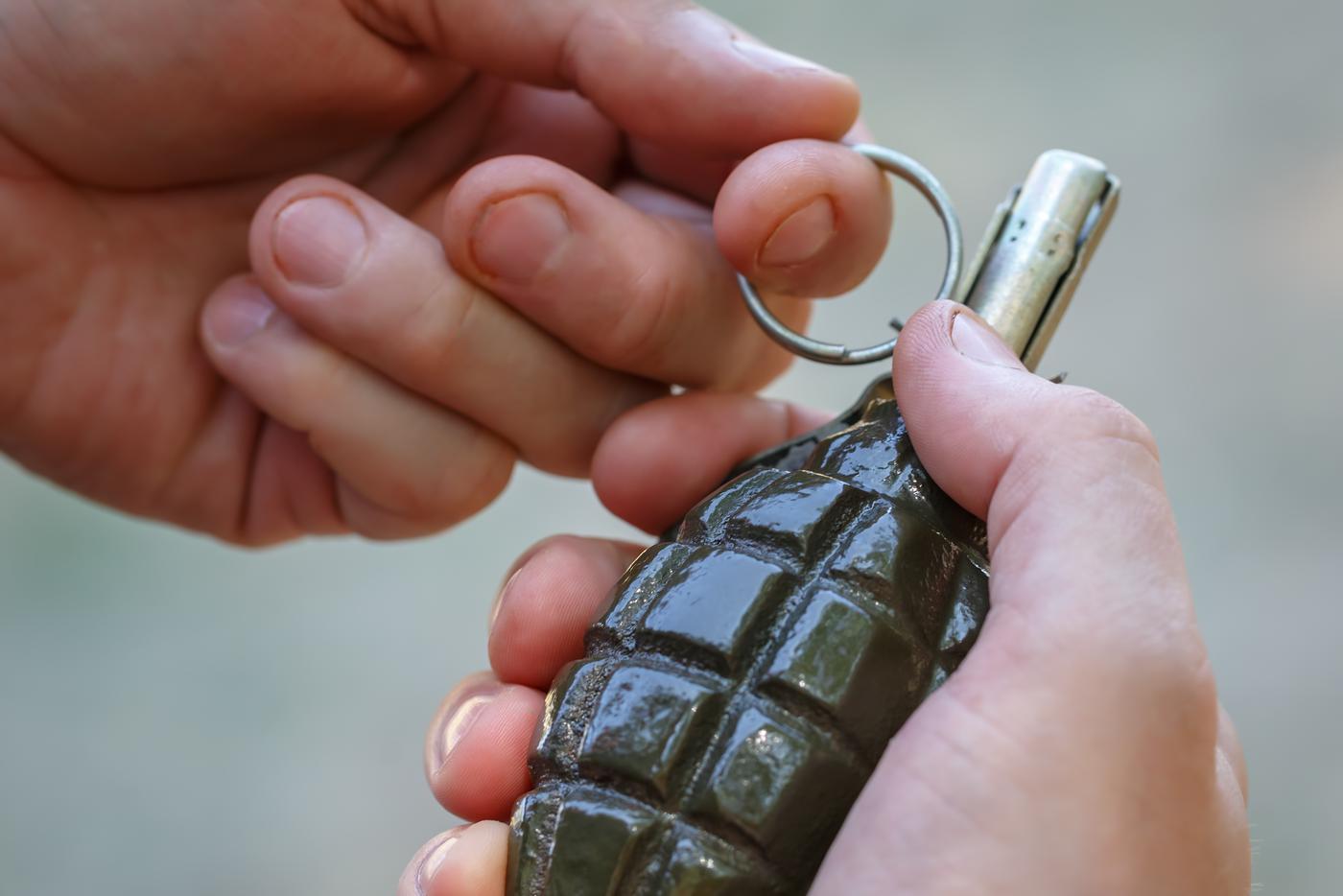 Пассажир рейса из Владивостока попытался пронести гранату на борт самолёта