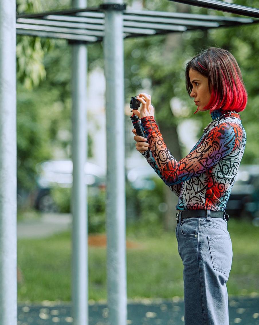 "АльфаРомео" – фемактивистка против альфа-самца. Вышел сериал о юной феминистке, решившей перевоспитать токсичного альфа-самца