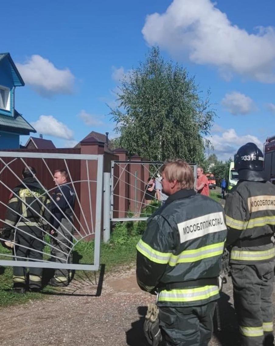 При падении обломков беспилотника в Подмосковье пострадало два человека