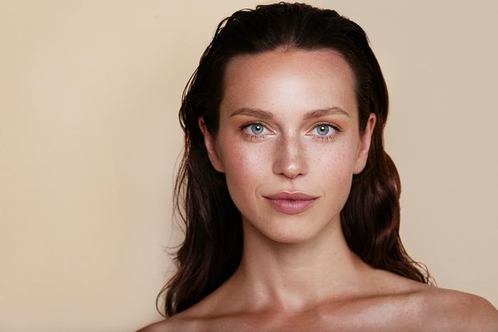 Бьюти-лайфхаки в макияже, которые помогут скрыть следы недосыпа и усталости