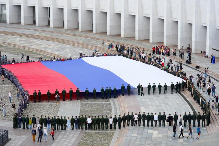 Сергей Собянин рассказал о том, что флаг РФ вдохновляет россиян на свершения