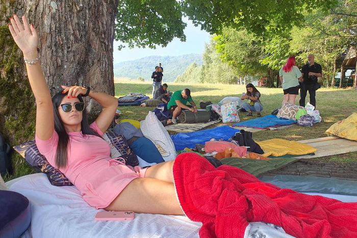 Кто кого перележит за одну тысячу евро? В Черногории стартовал традиционный чемпионат по лени