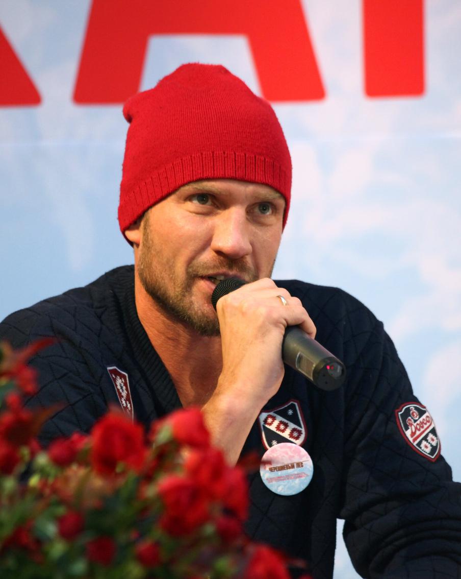 Костомаров впервые после болезни и ампутации стоп вышел на лёд