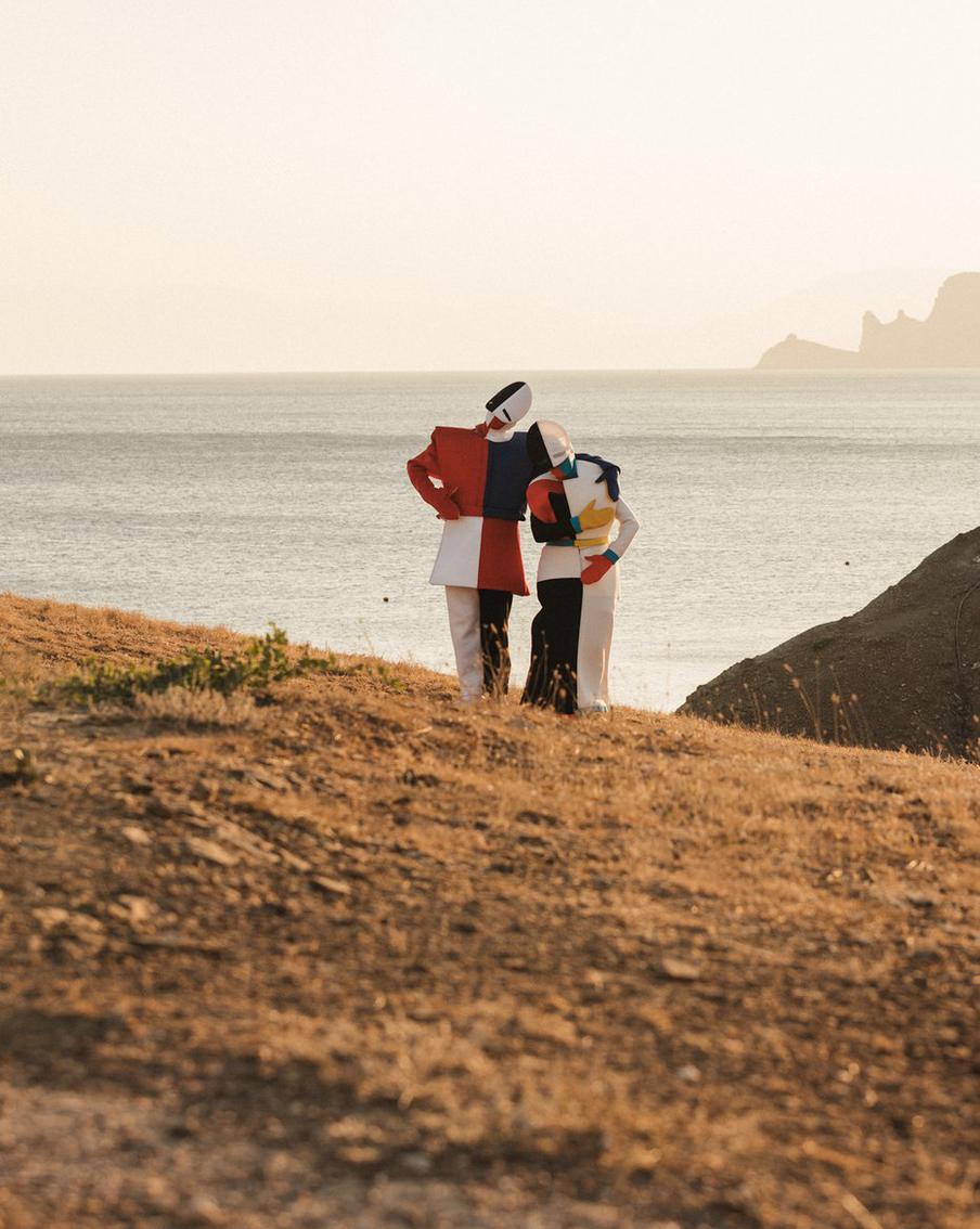 Бухта Капсель поражает своими видами.