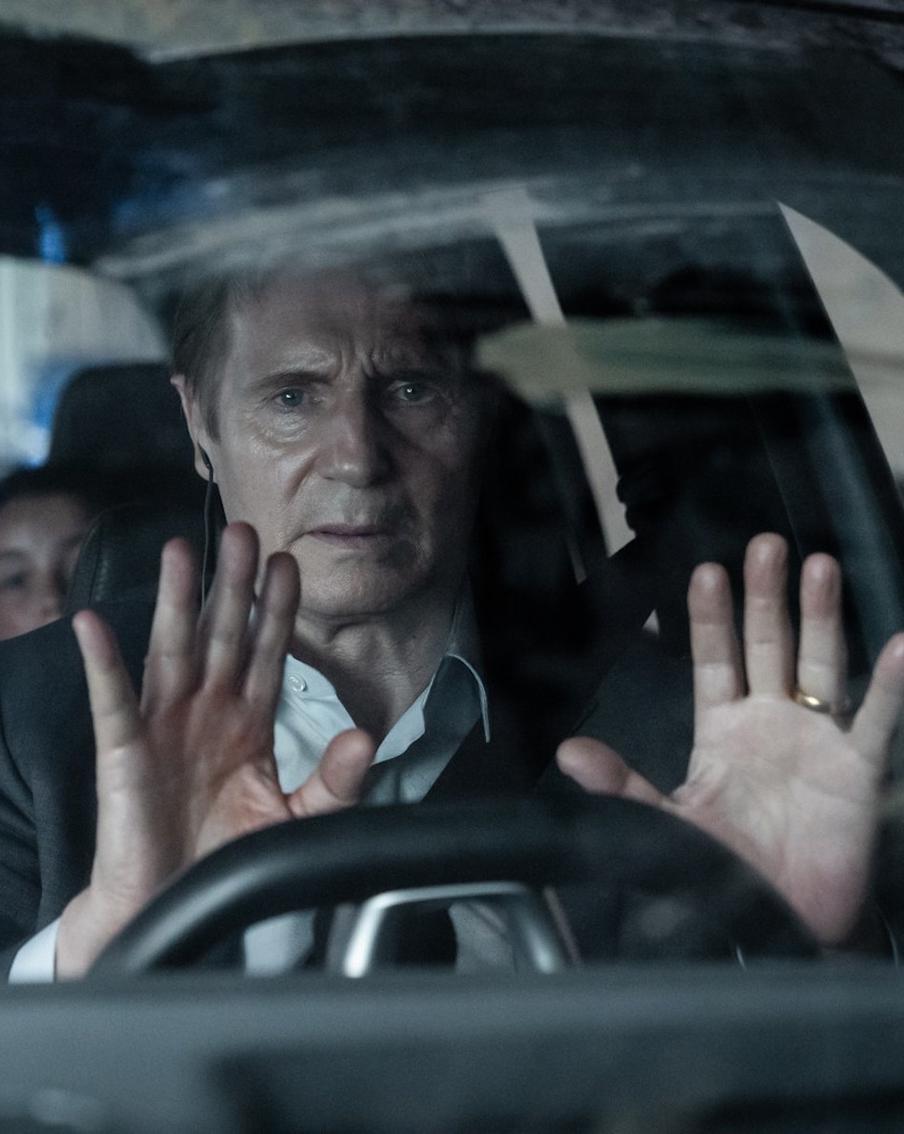 На экраны вышел триллер "Заложники", снятый по сценарию фильма "Незнакомец" 2015 года