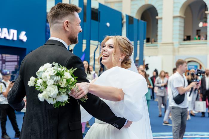 Как репортёр Metro отгулял четыре свадьбы сразу: в день Любви молодых расписывали знаменитости