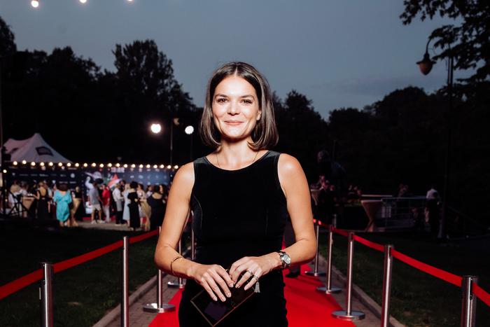 "Я не хотела делать историю из серии: "Все мужики  козлы". Metro поговорило с Полиной Лазаревой о её дебютной картине "Чайка"