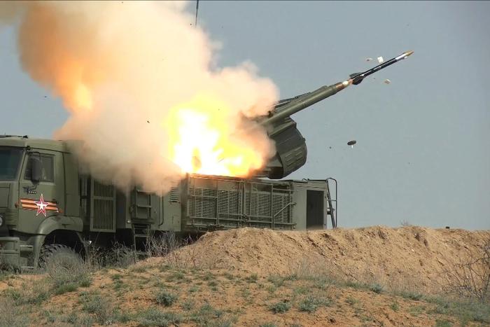 Силы ПВО и РЭБ уничтожили 42 украинских беспилотника, атаковавших Россию