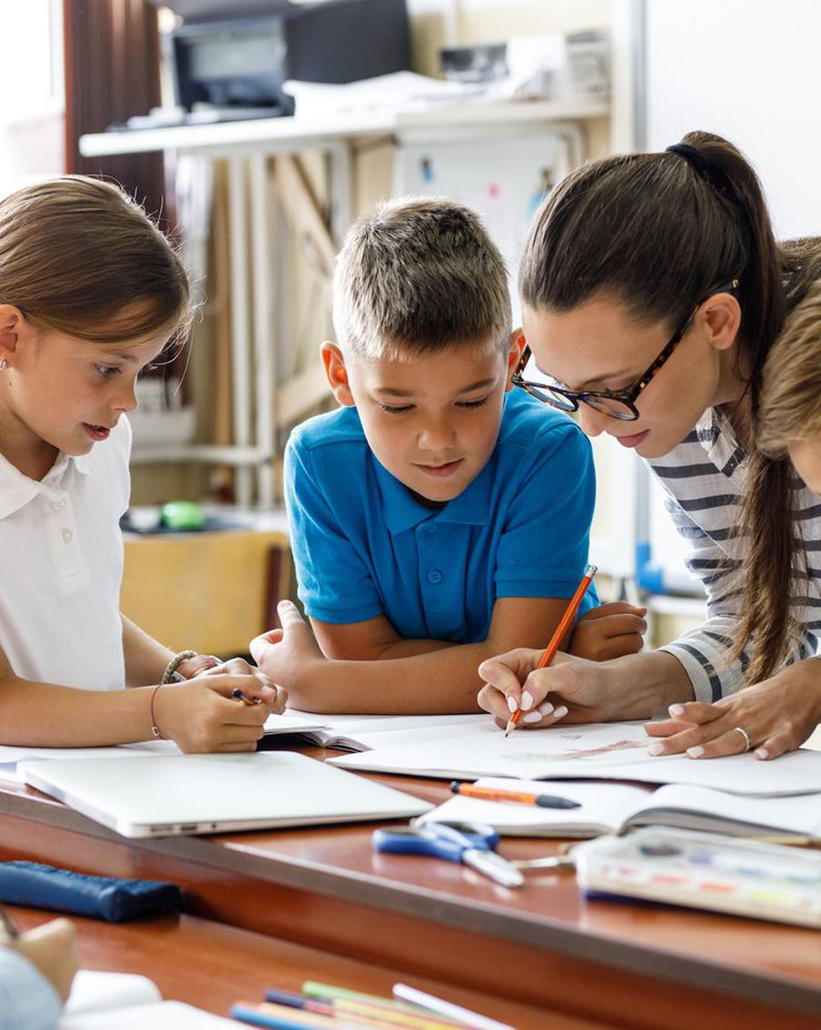 Конфликты с учителями – штука частая. Почему они возникают и как себя вести в подобной ситуации родителям?