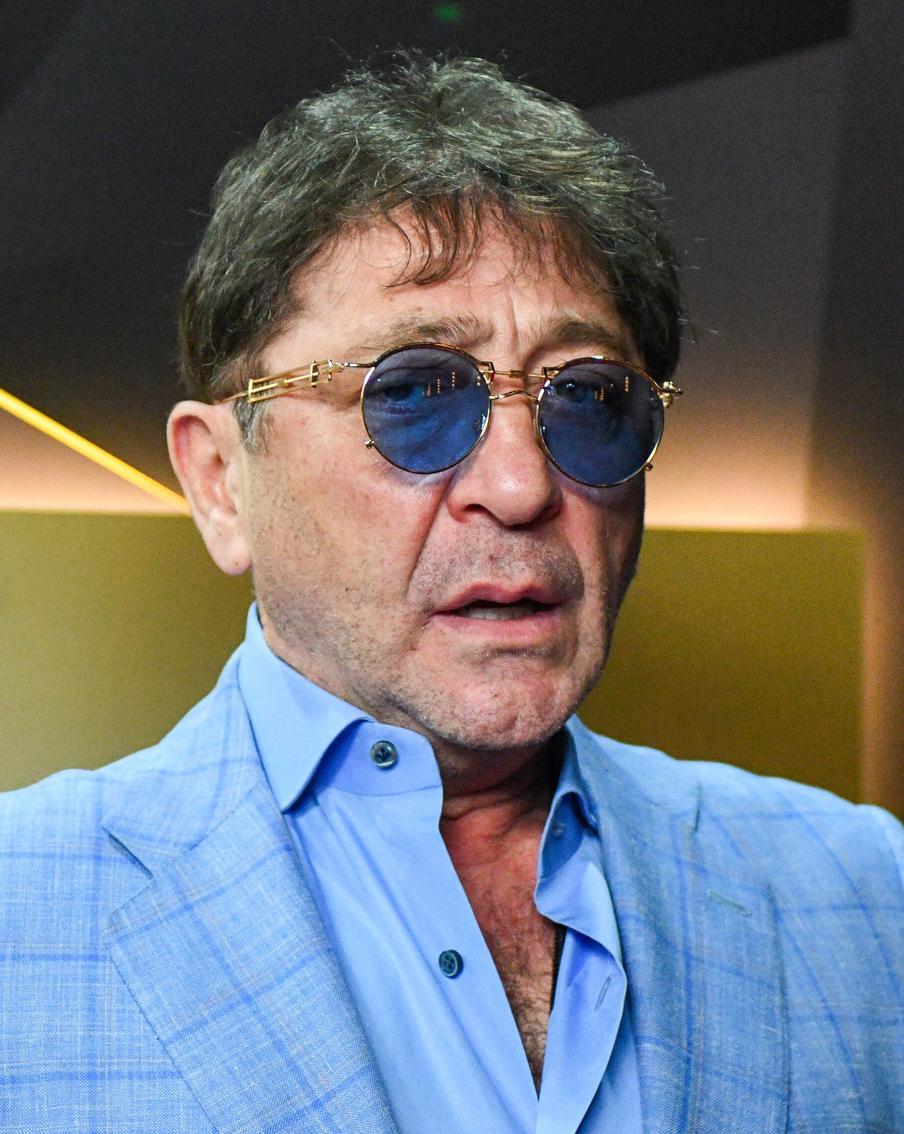 К 1 cентября отечественные знаменитости рассказали, какими они были в школьные годы