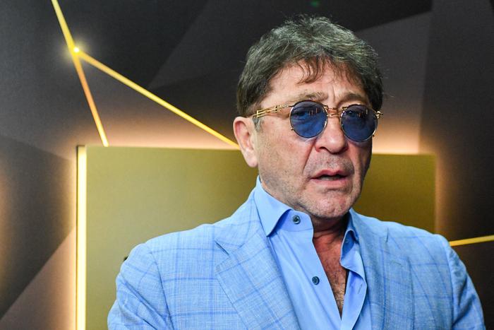 К 1 cентября отечественные знаменитости рассказали, какими они были в школьные годы