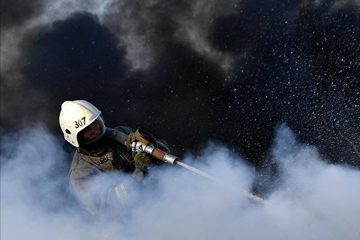 Огнеборцы полностью потушили пожар в жилом доме в Красногорске