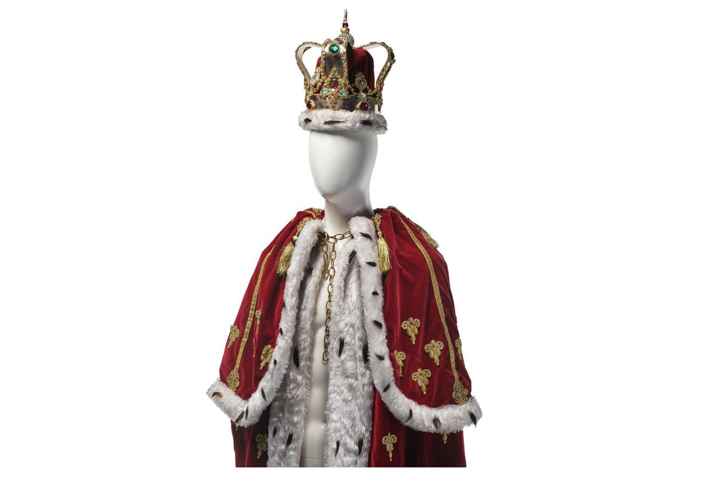 Мантия и корона.