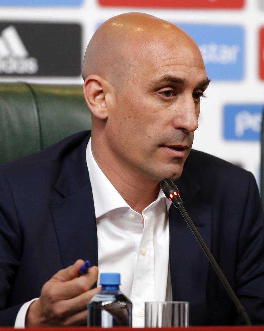 ФИФА хочет добиться отстранения главы футбола Испании на 15 лет, пишут СМИ