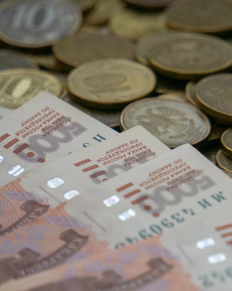 Названа неожиданная причина падения рубля