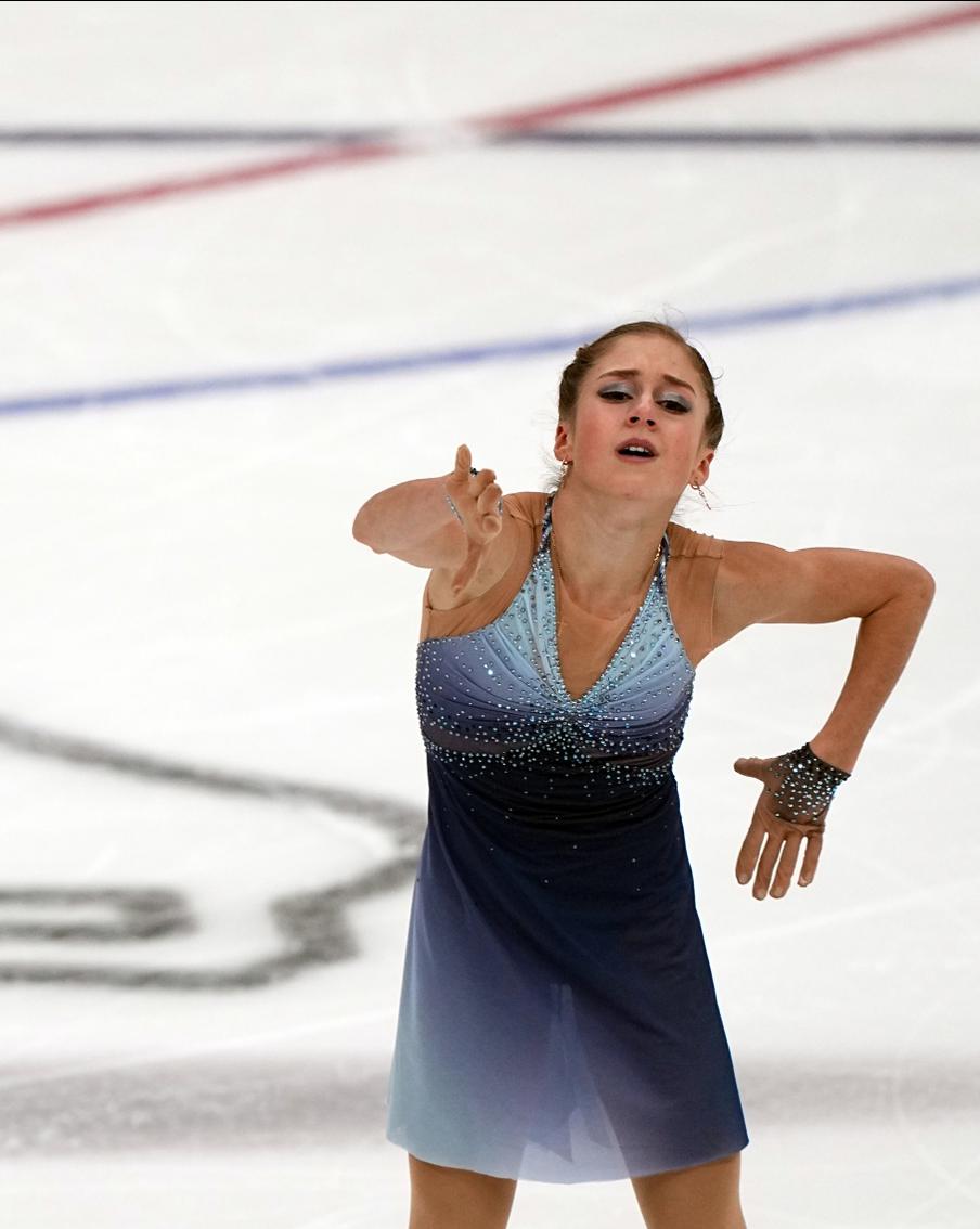 Найденную фигуристку Горбачёву передали маме