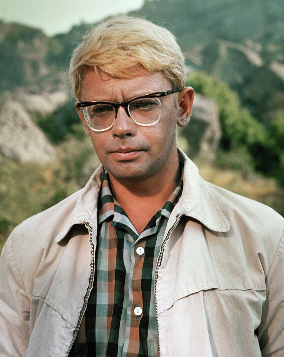 Попробуйте отгадать фильм Леонида Гайдая глазами знаменитого Шурика