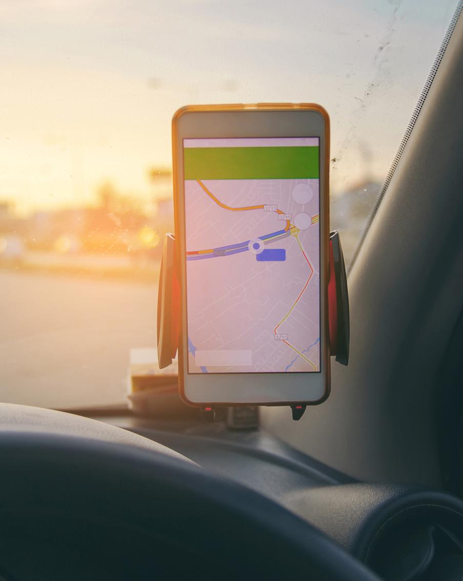 В России изменили правила размещения гаджетов на лобовом стекле машин