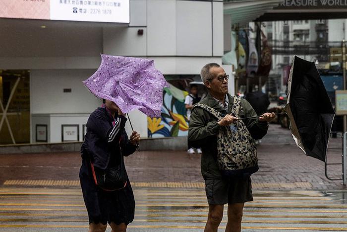 Китай, Гонконг и Макао атакуют тайфуны, почти 900 тысяч человек эвакуировано