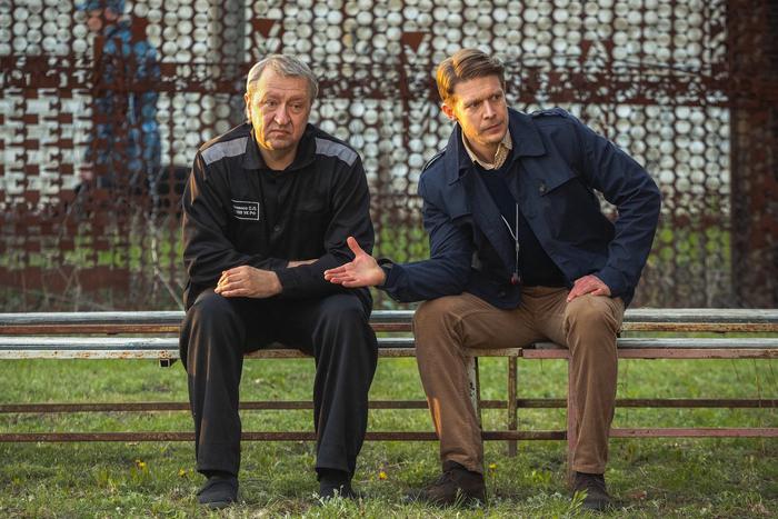 Никита Ефремов стал учителем словесности в сериале "Крутая перемена"