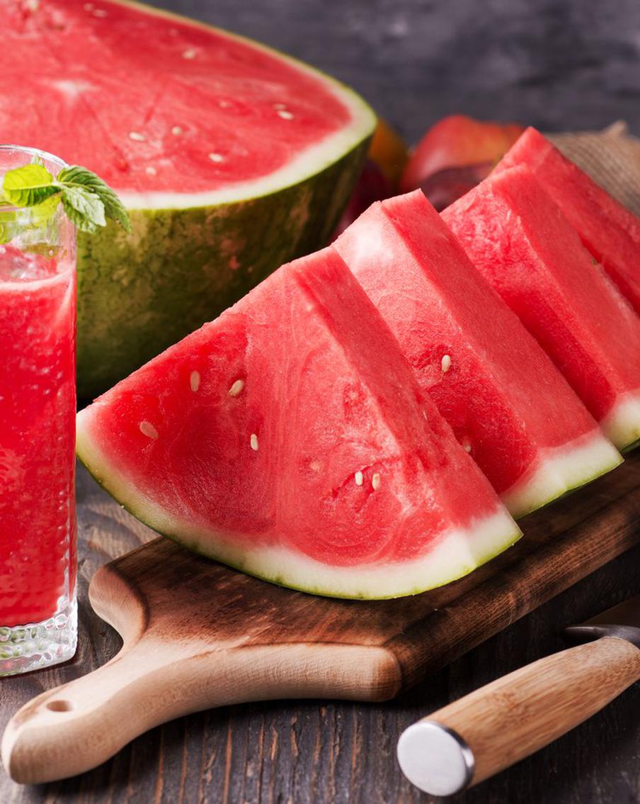 Арбузы сейчас продаются повсюду. Как сделать так, чтобы они принесли вам пользу, а не вред