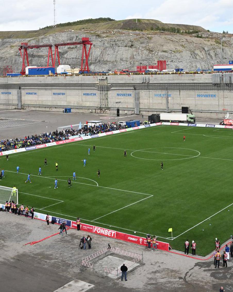 Плавучий док принёс удачу "самураям": в Заполярье состоялся исторический кубковый матч