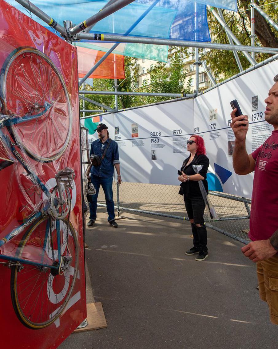 В Москве в тренде велосипеды, собранные из "хлама". Их секреты можно узнать на ретро выставке