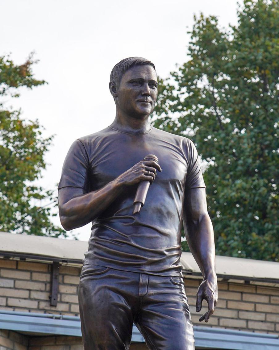 На могиле Юрия Шатунова открыли памятник