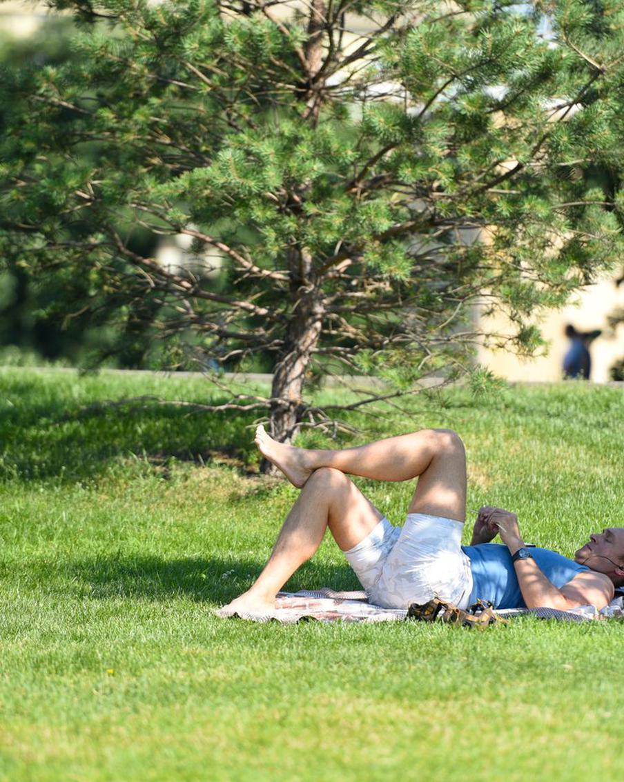 "Бабье лето 2023": синоптик рассказал, когда в столицу по традиции вернётся тепло