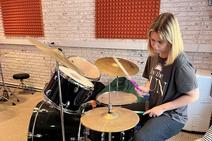 Нога-кирпич и руки-палки: стучим по барабанам и тратим деньги