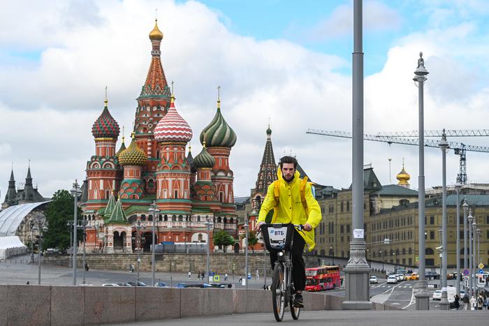 Студенты готовы работать, но и от помощи родителей не хотят отказываться Финансовая независимость уже не в тренде: нынче модно баловать себя покупками